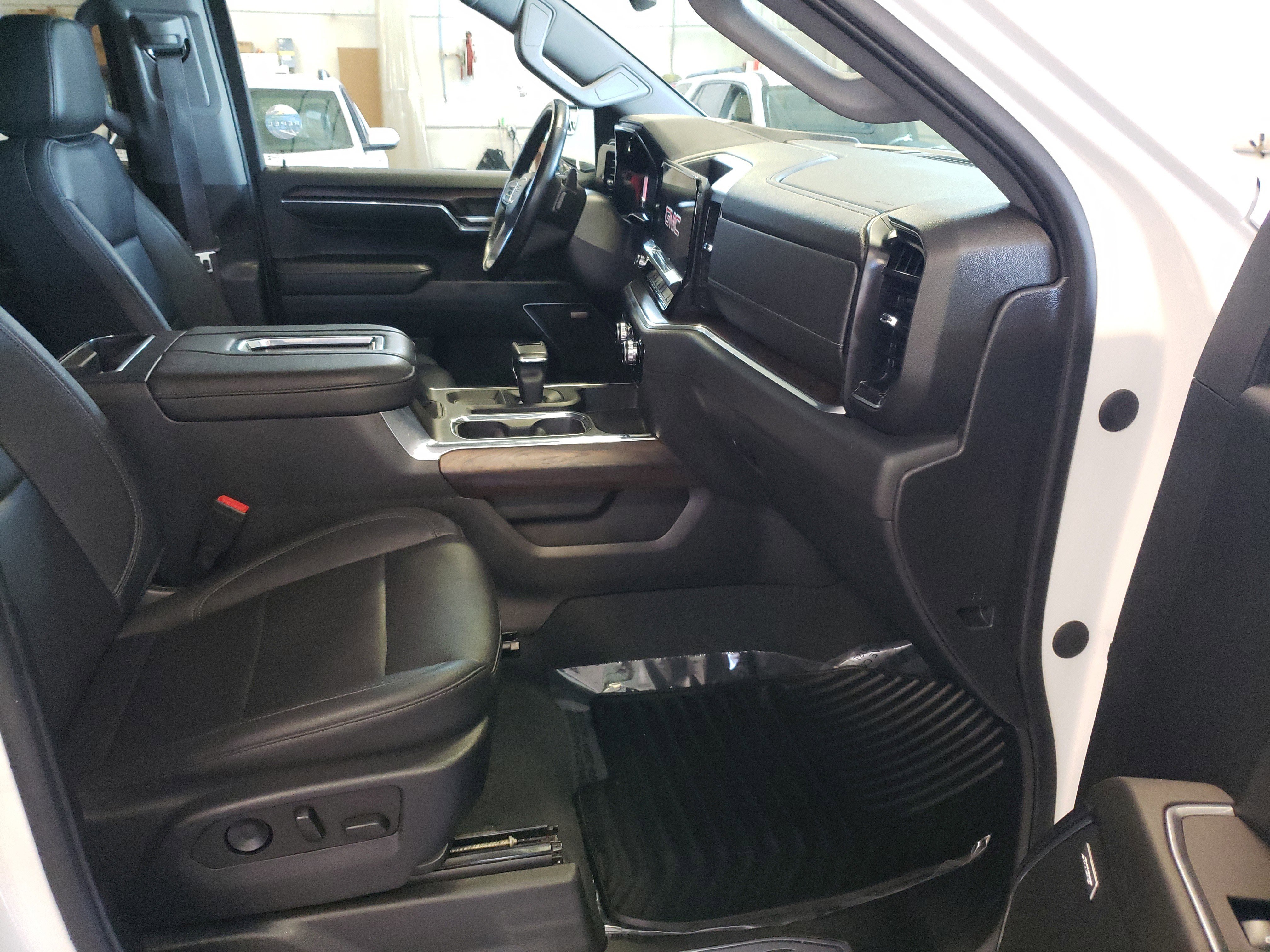 Certified 2022 GMC Sierra 1500 SLT w/ SLT Convenience Package image 16