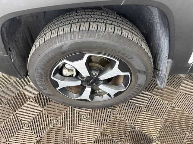 Used 2019 Jeep Renegade Trailhawk w/ Cold Weather Group II AWD/4WD image 31
