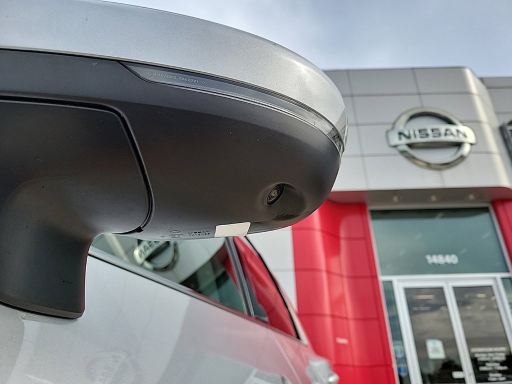 Used 2025 Nissan Pathfinder SL AWD/4WD image 9