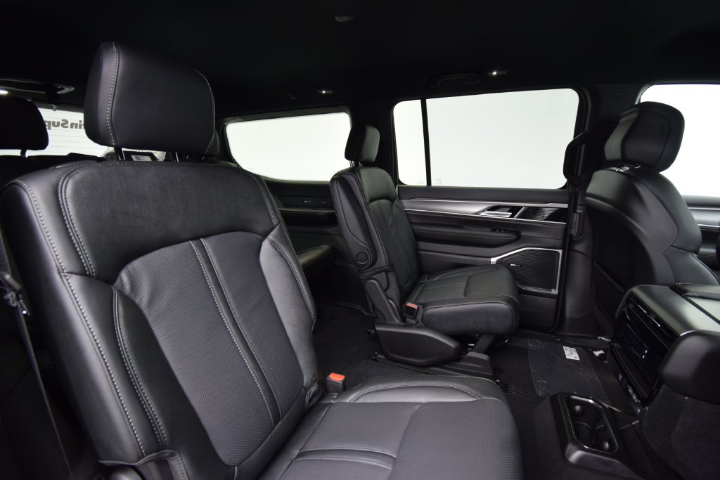 New 2026 Jeep Grand Wagoneer Limited AWD/4WD image 19