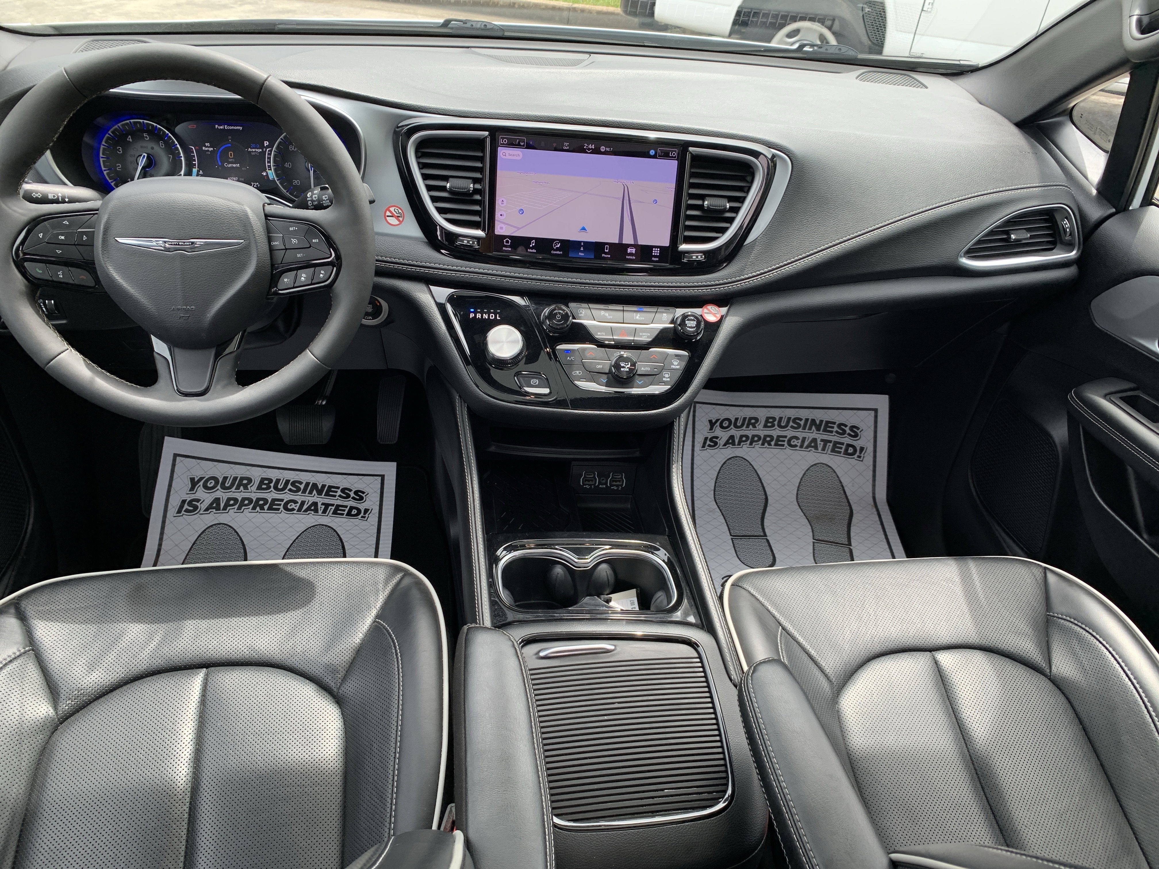 Used 2025 Chrysler Pacifica Limited FWD image 29