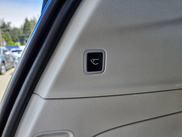 Used 2024 Chrysler Pacifica Touring-L FWD image 17