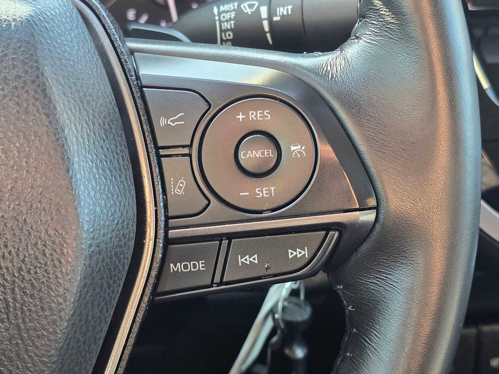 Used 2024 Toyota Camry SE image 32