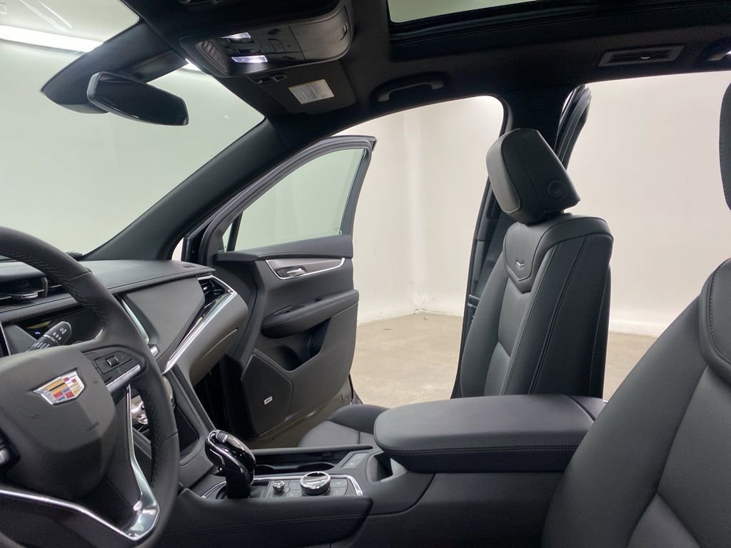 New 2025 Cadillac XT6 Luxury image 38