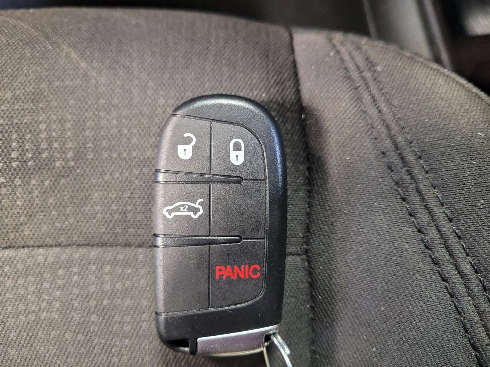 Used 2015 Chrysler 200 Limited FWD image 32