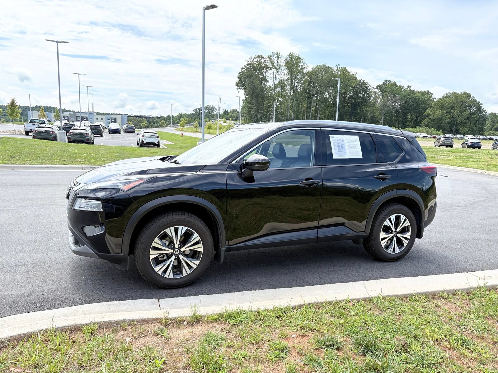 Used 2021 Nissan Rogue SV w/ Premium Package AWD/4WD image 4