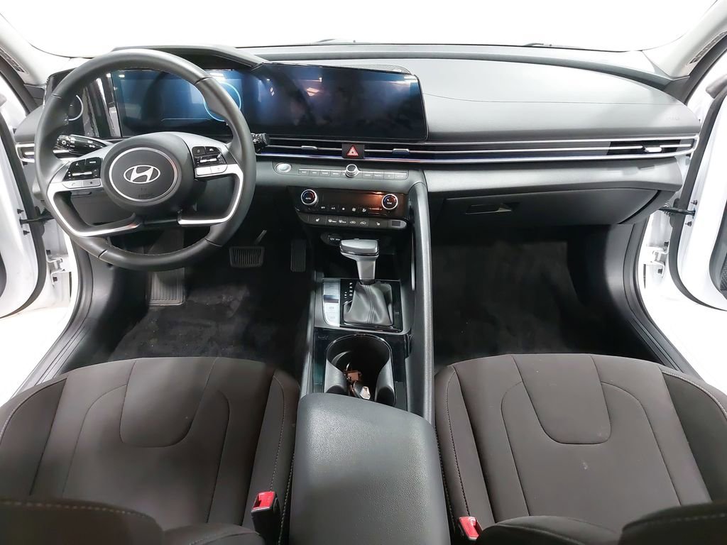Certified 2025 Hyundai Elantra SEL image 9