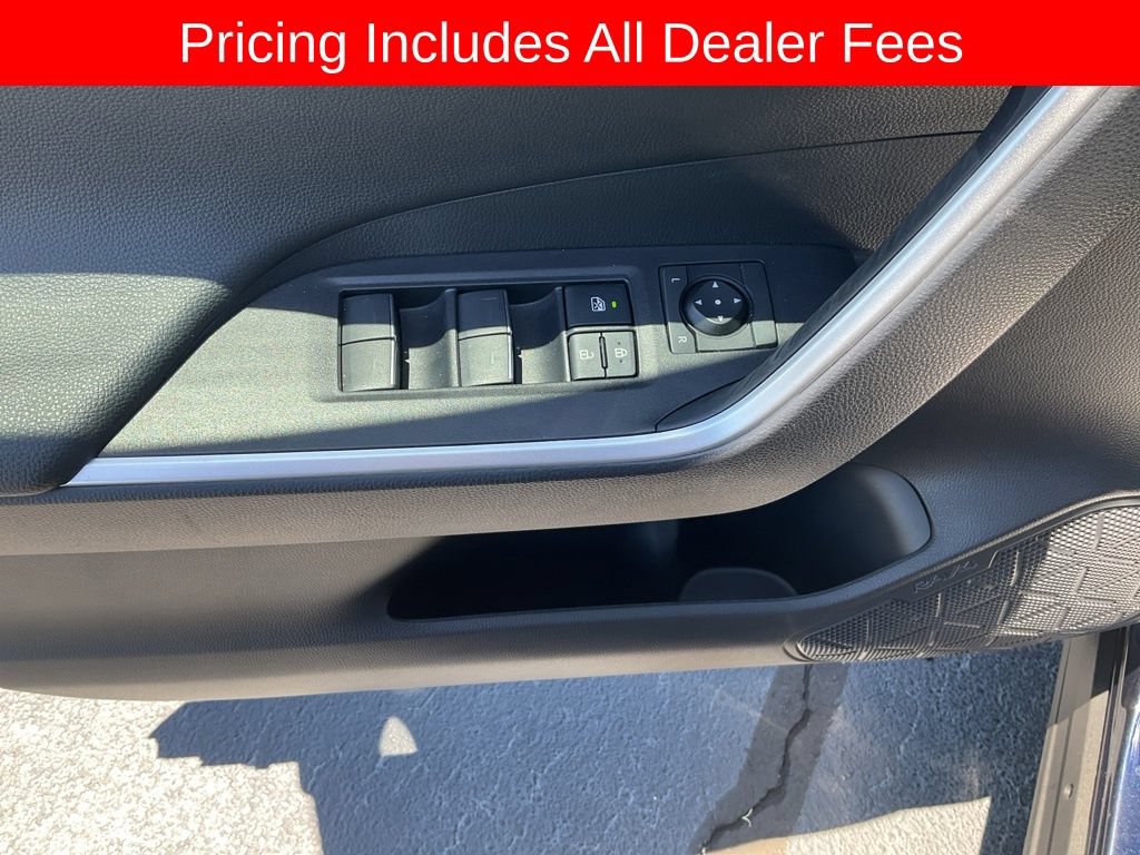 Used 2025 Toyota RAV4 XSE AWD/4WD image 4