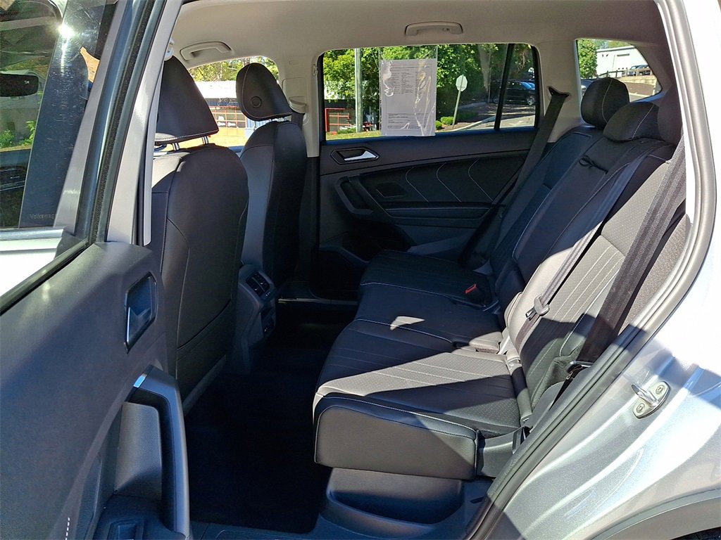 Used 2022 Volkswagen Tiguan SE image 11