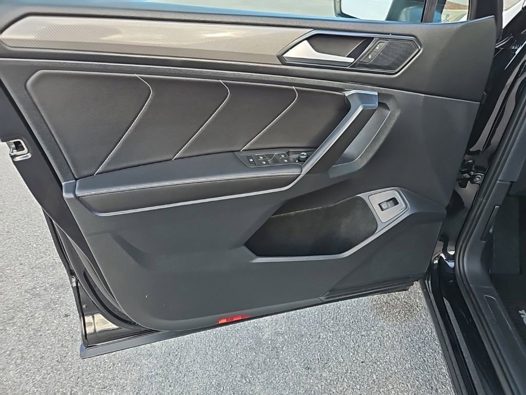 Used 2024 Volkswagen Tiguan SE image 14