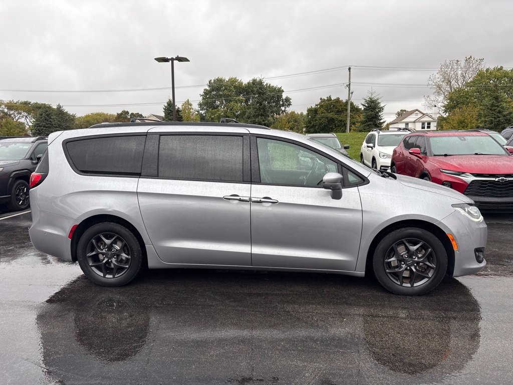Used 2019 Chrysler Pacifica Limited w/ Advanced Safetytec Group FWD image 2