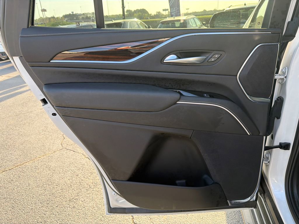 Used 2023 Cadillac Escalade Premium Luxury RWD image 22