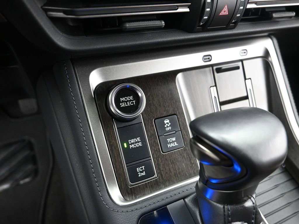 Used 2024 Lexus GX 550 w/ Cold Area Package AWD/4WD image 17