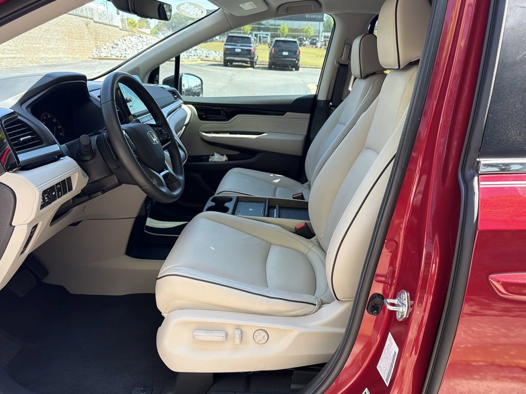 Used 2025 Honda Odyssey Touring image 9