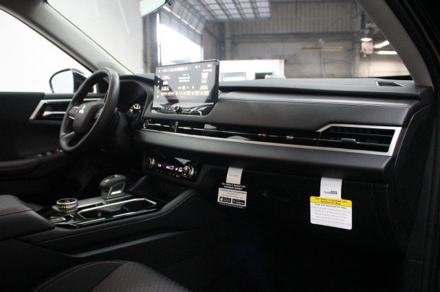 New 2026 Mitsubishi Outlander ES image 17