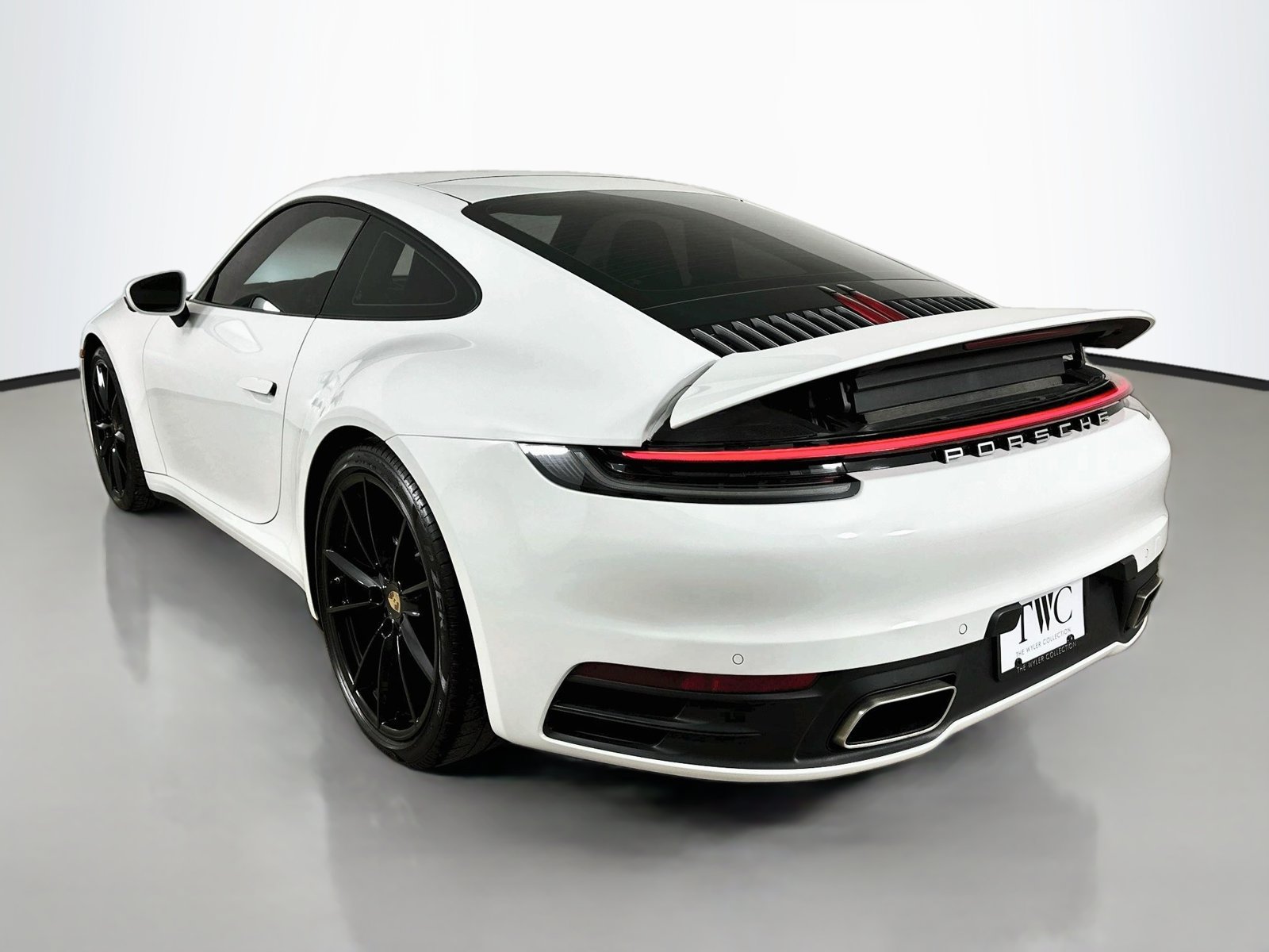 Used 2024 Porsche 911 Carrera 4 AWD/4WD image 7