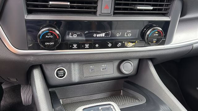 Used 2023 Nissan Rogue SV AWD/4WD image 18