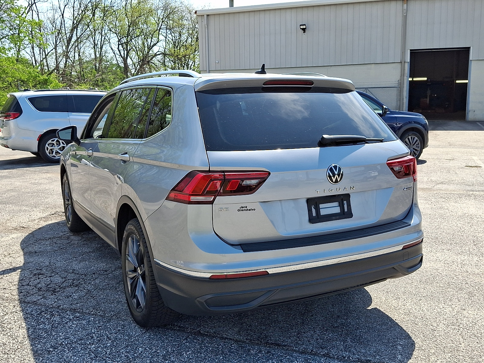 Used 2022 Volkswagen Tiguan SE AWD/4WD image 9