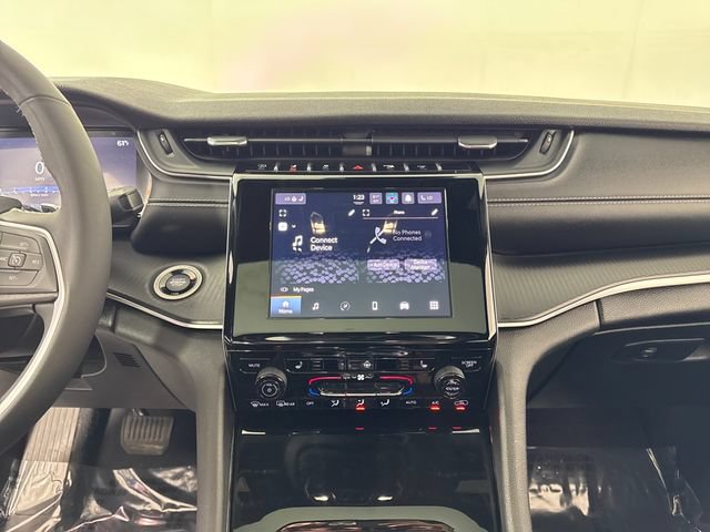 Used 2023 Jeep Grand Cherokee Altitude AWD/4WD image 22