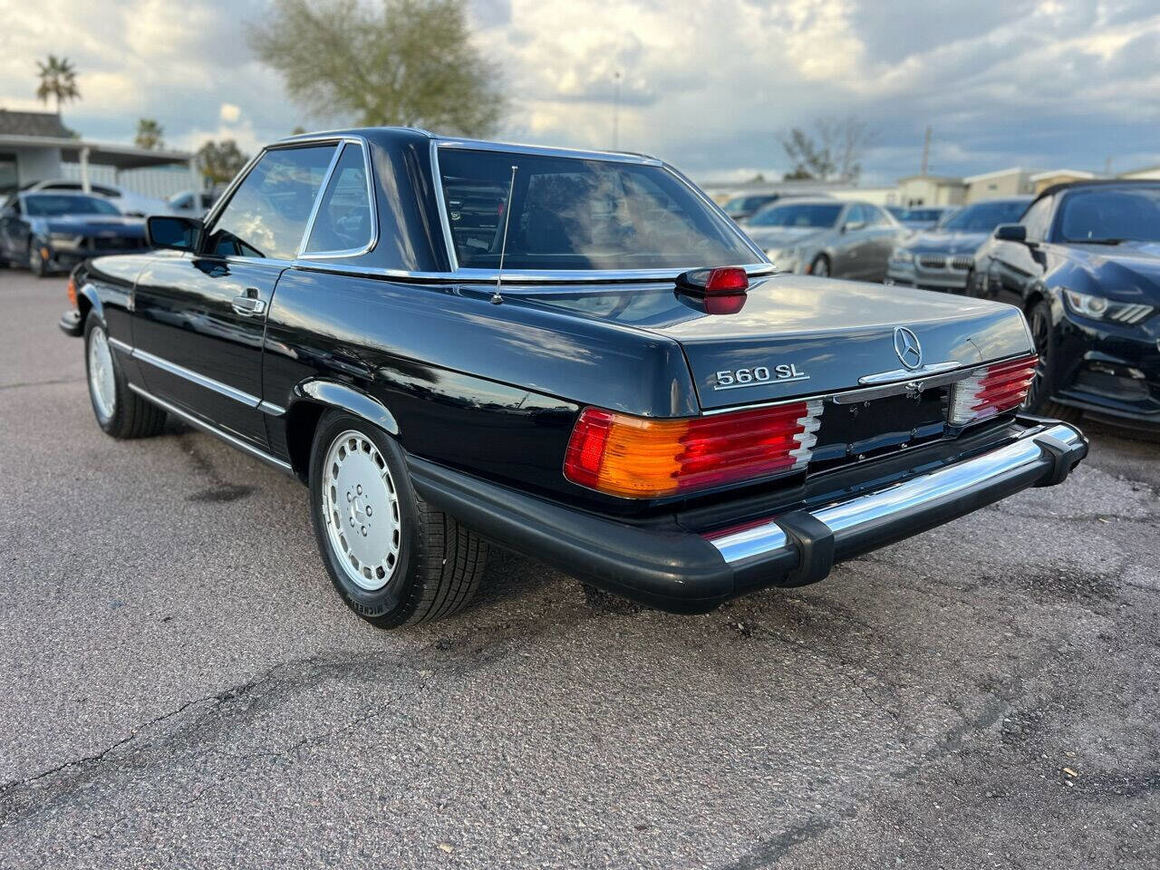 Used 1987 Mercedes-Benz 560 SL image 6