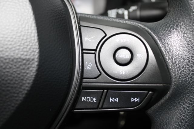Used 2020 Toyota Corolla LE FWD image 17