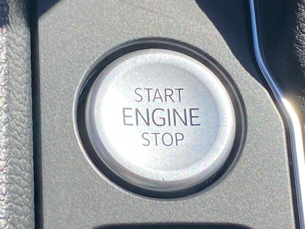 Certified 2023 Volkswagen Atlas SE w/ Panoramic Sunroof Package image 13