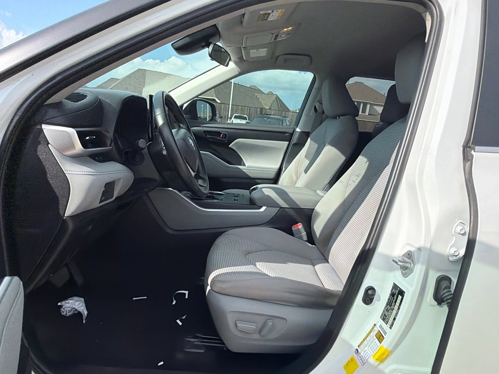 Used 2023 Toyota Highlander LE AWD/4WD image 10