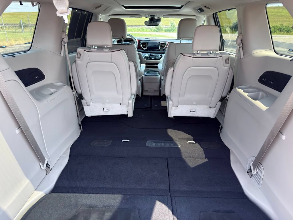 Used 2017 Chrysler Pacifica Limited w/ Advanced Safetytec Group FWD image 29