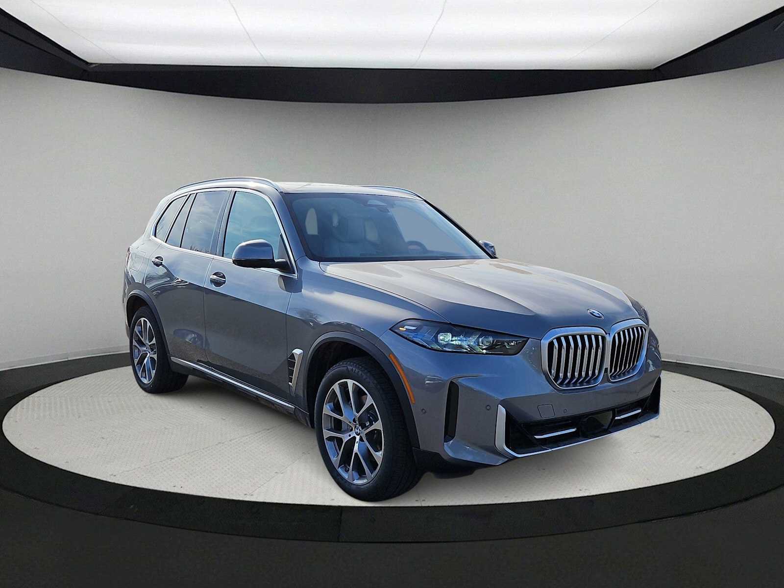 Used 2026 BMW X5 xDrive40i w/ Premium Package AWD/4WD image 2