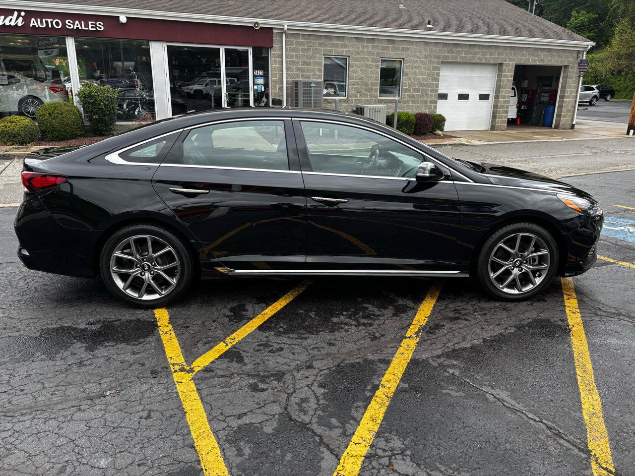 Used 2018 Hyundai Sonata Limited w/ Cargo Package FWD image 8
