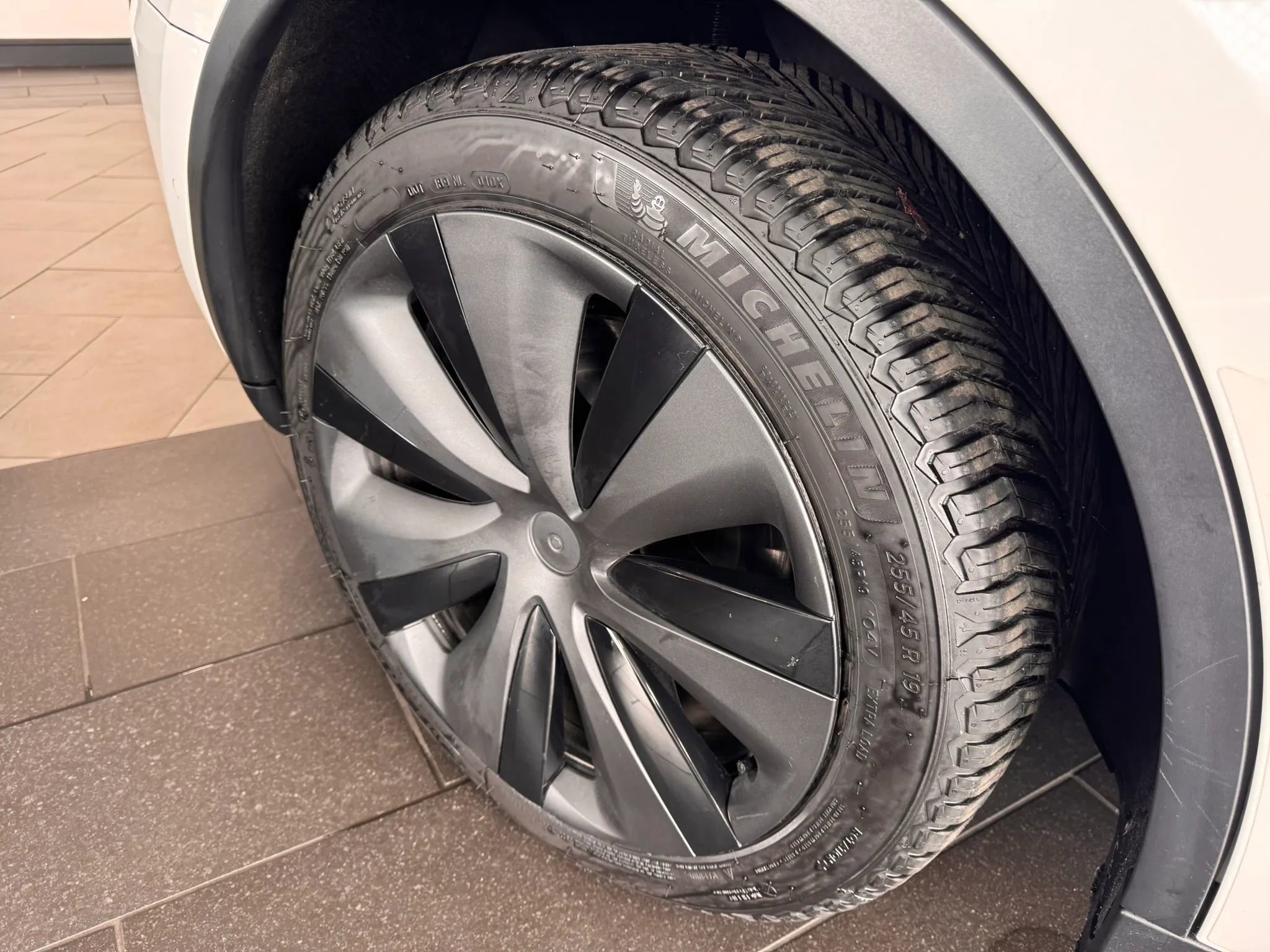 Used 2022 Tesla Model Y Long Range AWD/4WD image 45