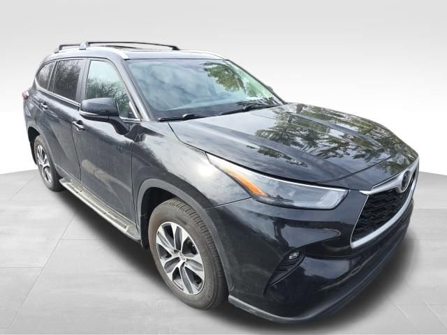 Used 2024 Toyota Highlander XLE image 10