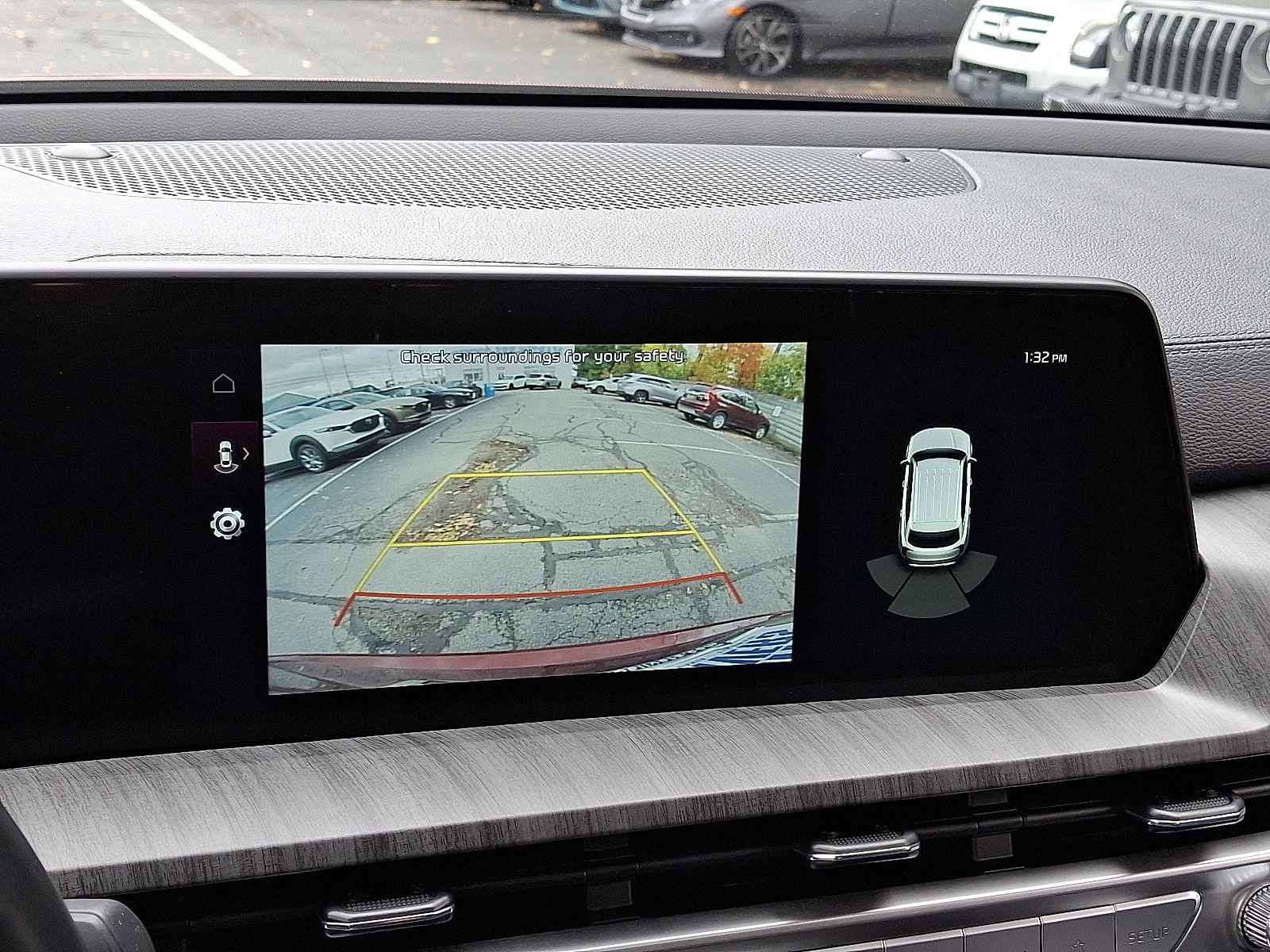 Used 2024 Kia Telluride EX w/ EX Captain's Chair Package image 17