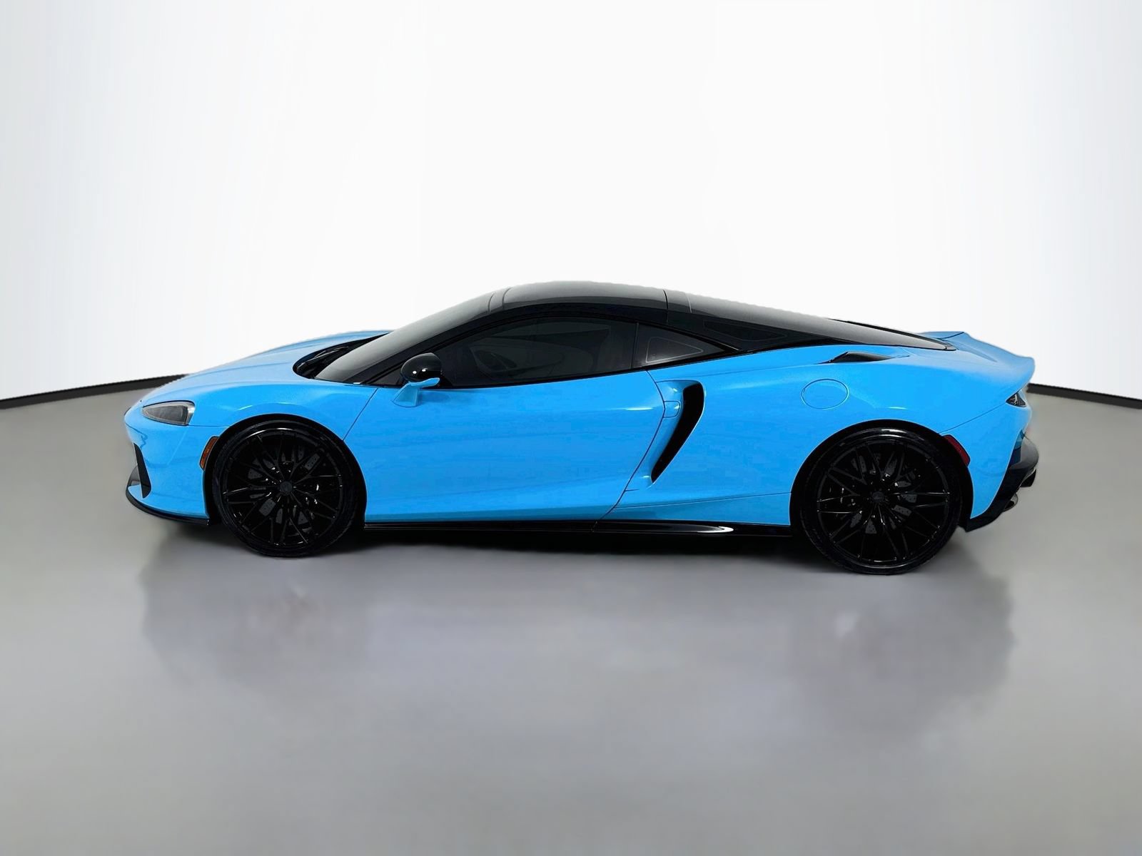 Used 2025 McLaren GTS RWD image 4