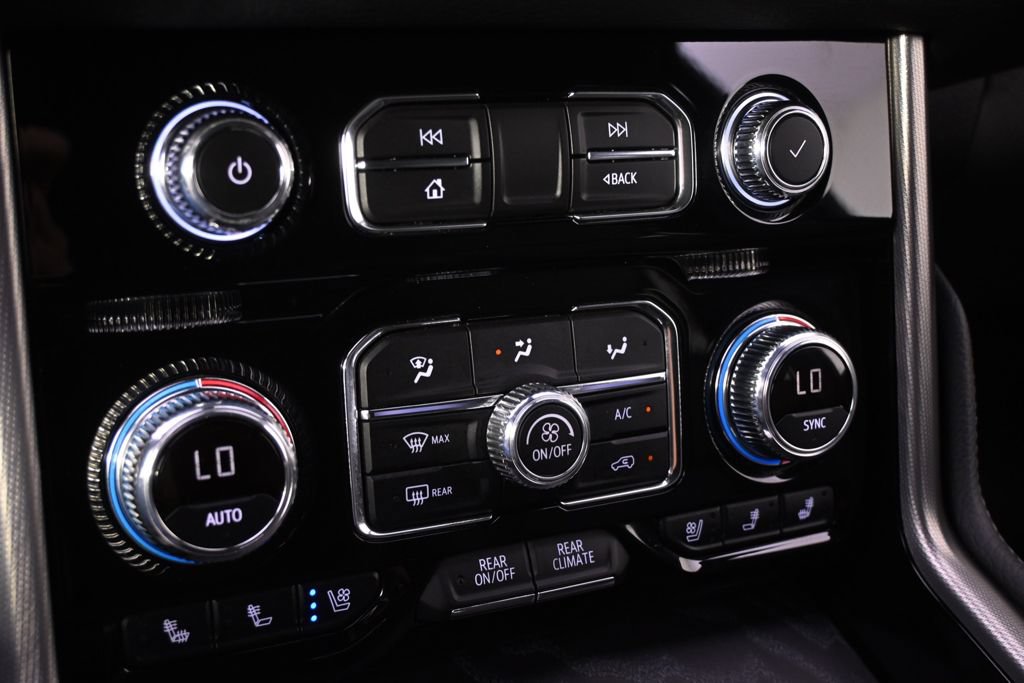 Used 2022 GMC Yukon XL Denali w/ Denali Premium Package AWD/4WD image 33