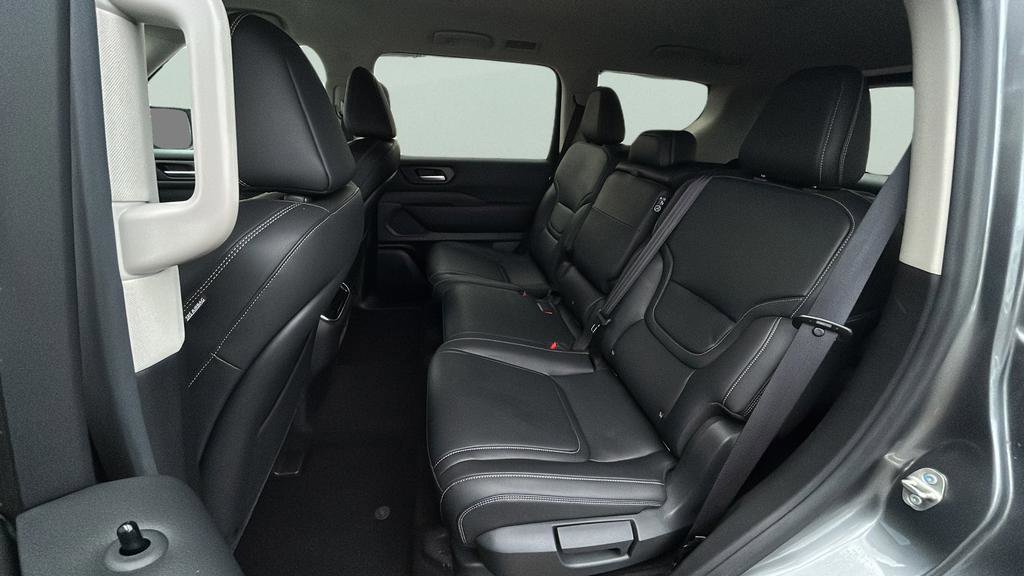 Used 2025 Nissan Armada SV RWD image 15