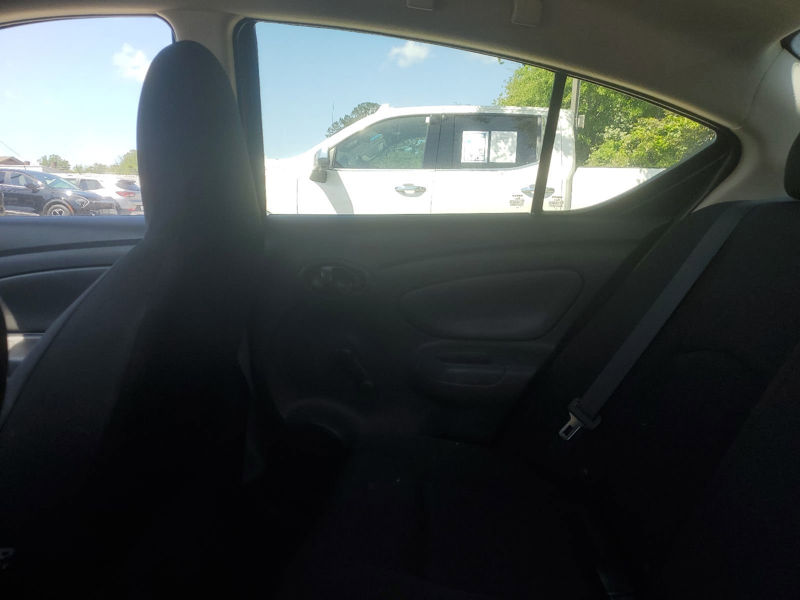 Used 2015 Nissan Versa S FWD image 12