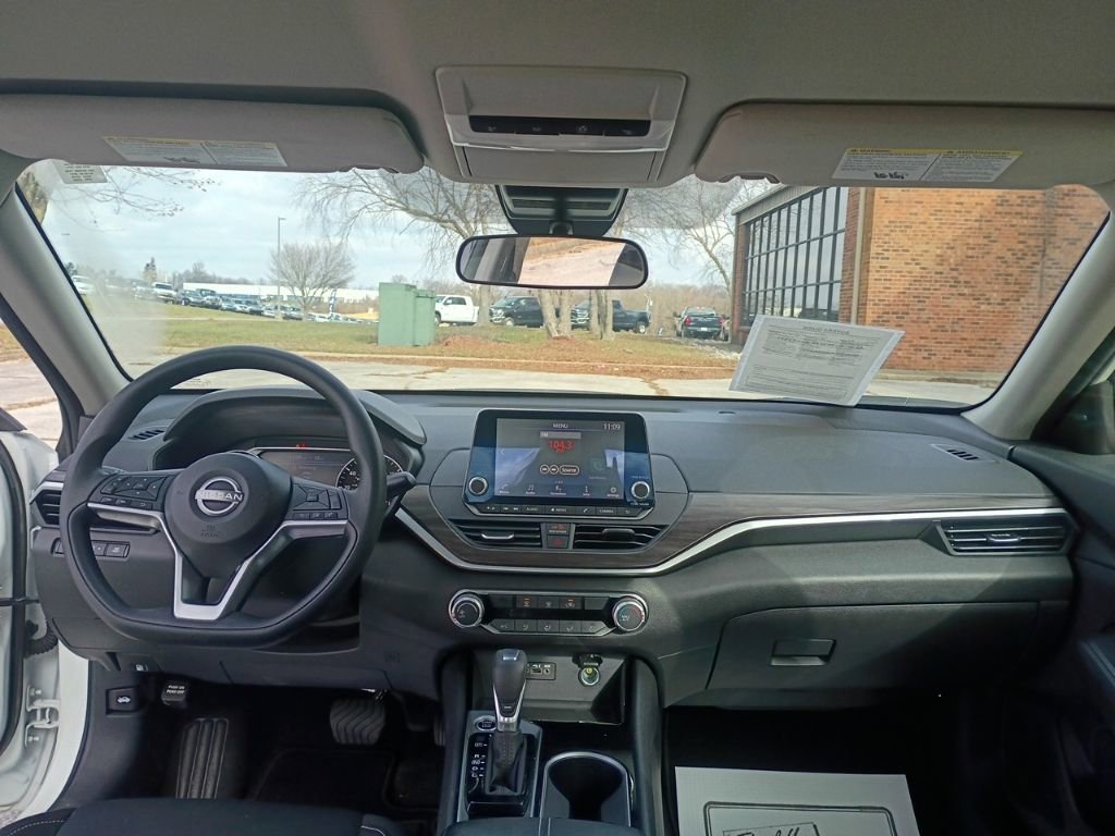 Used 2024 Nissan Altima 2.5 SV image 19