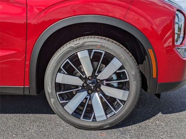 New 2025 Mitsubishi Outlander SE image 11
