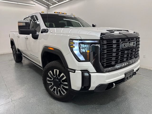 Used 2024 GMC Sierra 2500 Denali Ultimate AWD/4WD image 3