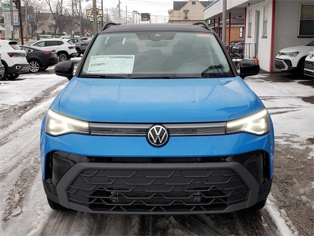 New 2025 Volkswagen Taos SE image 5