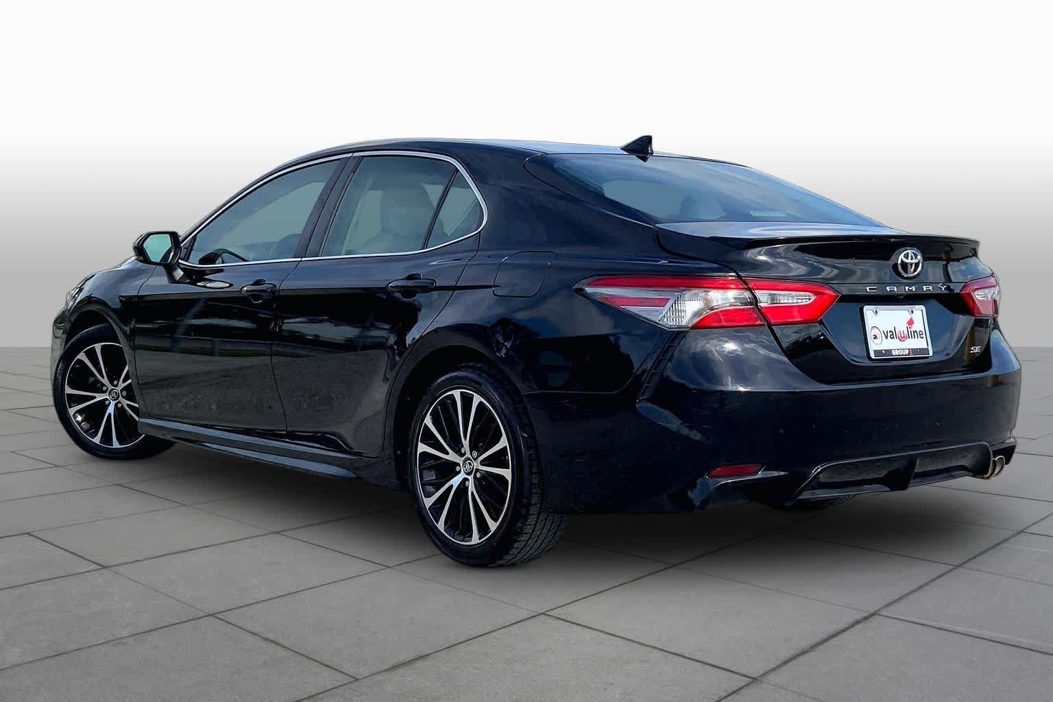Used 2019 Toyota Camry SE w/ Convenience Package FWD image 12