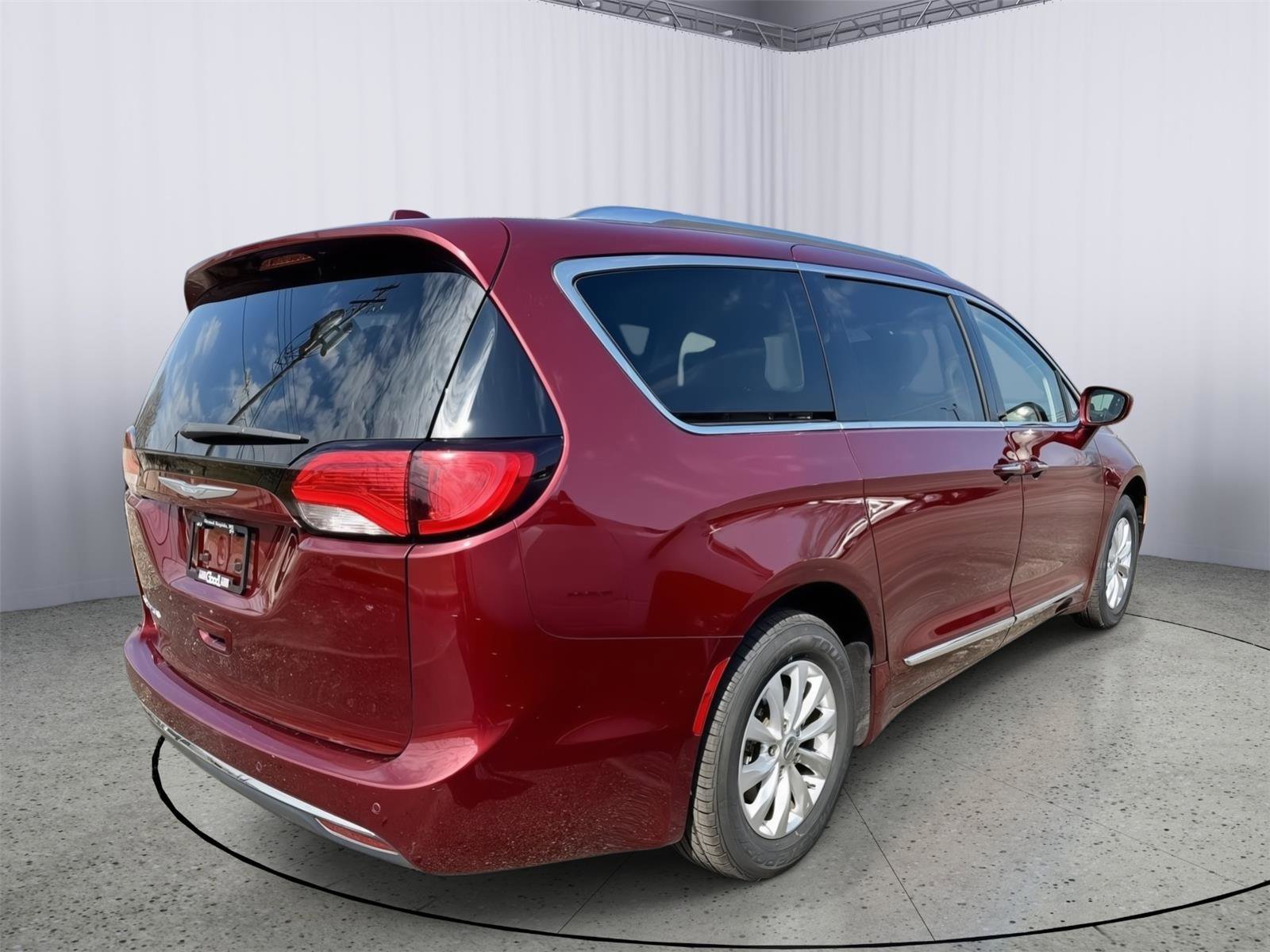 Used 2018 Chrysler Pacifica Touring-L Plus image 6
