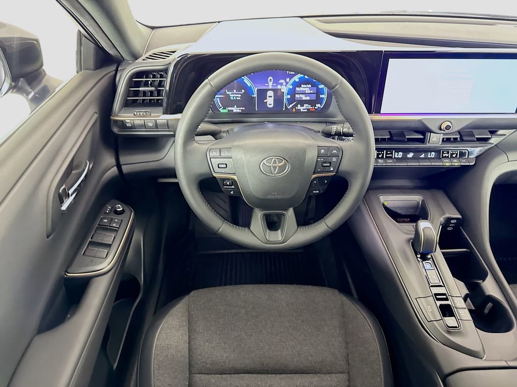 Used 2023 Toyota Crown XLE image 10