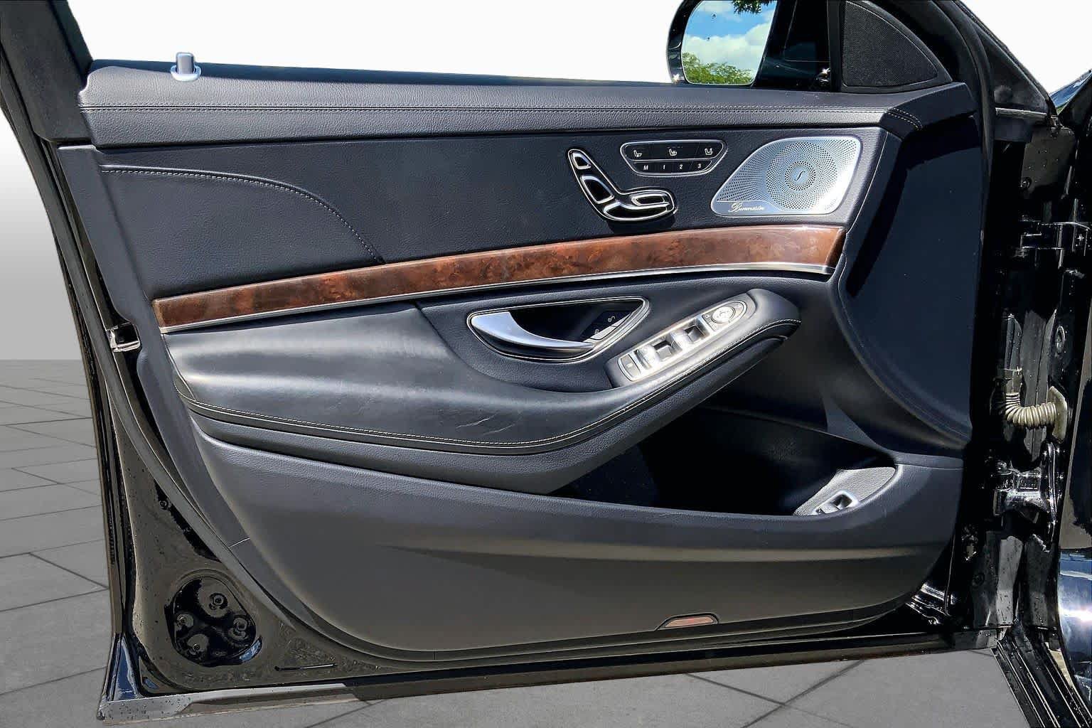 Used 2019 Mercedes-Benz S 560 4MATIC Sedan image 22