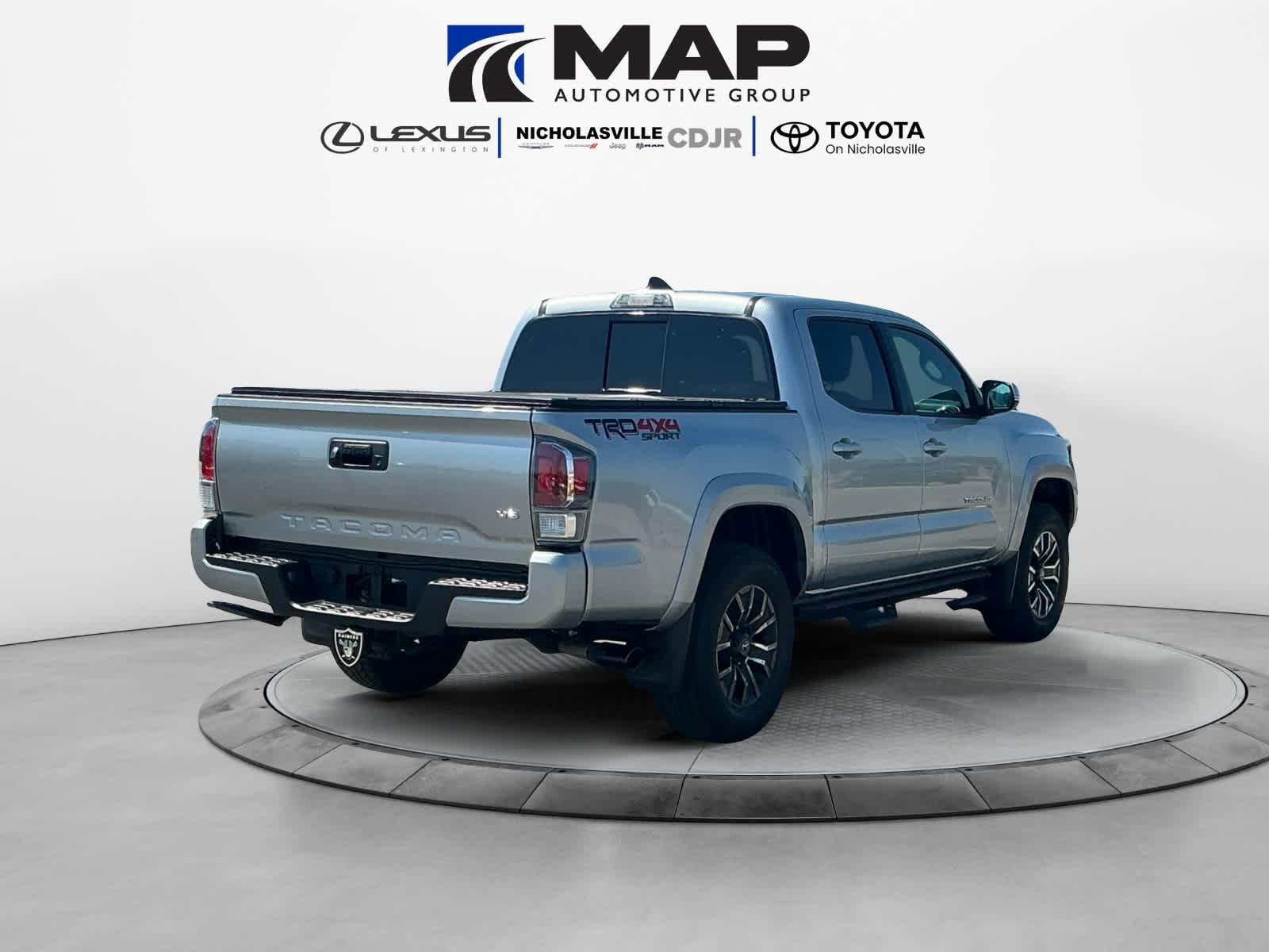 Used 2023 Toyota Tacoma TRD Sport AWD/4WD image 5