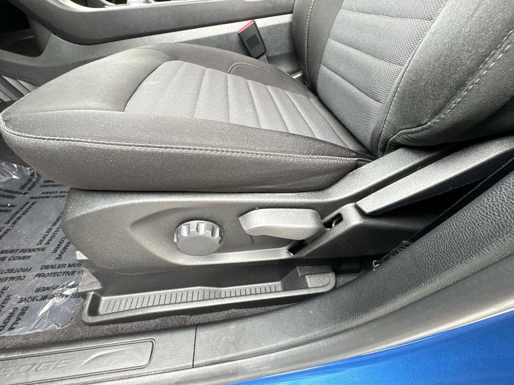 Used 2022 Ford Edge SE w/ Black Appearance Package image 14