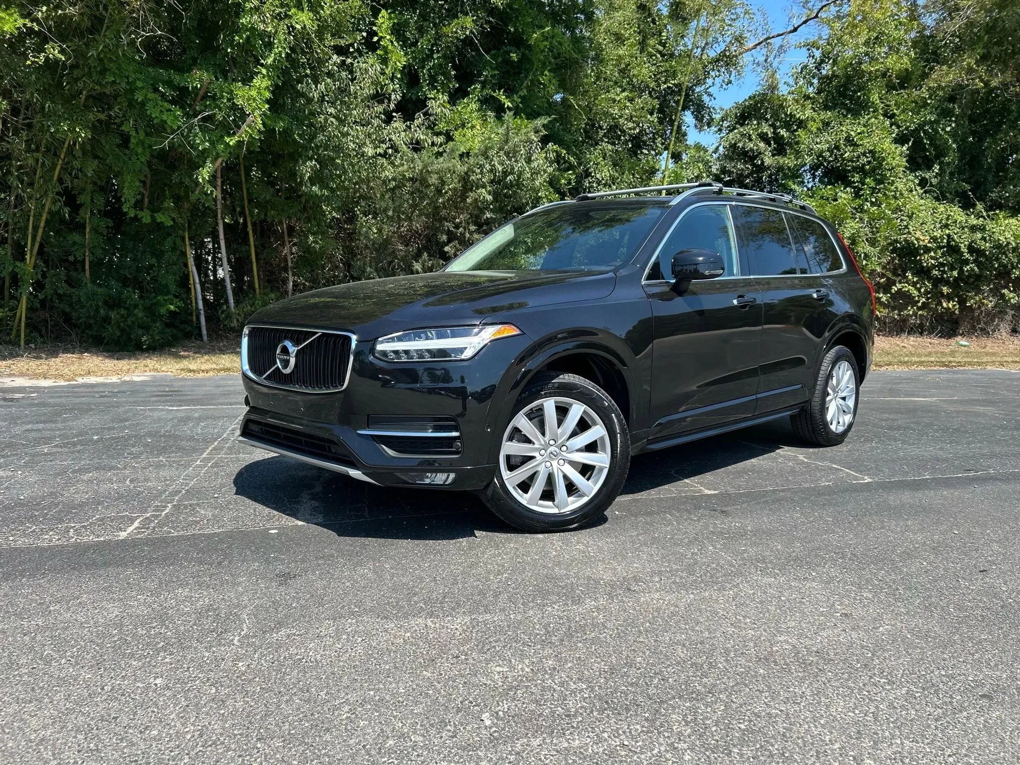 Used 2016 Volvo XC90 T6 Momentum w/ Momentum Plus Package AWD/4WD image 3