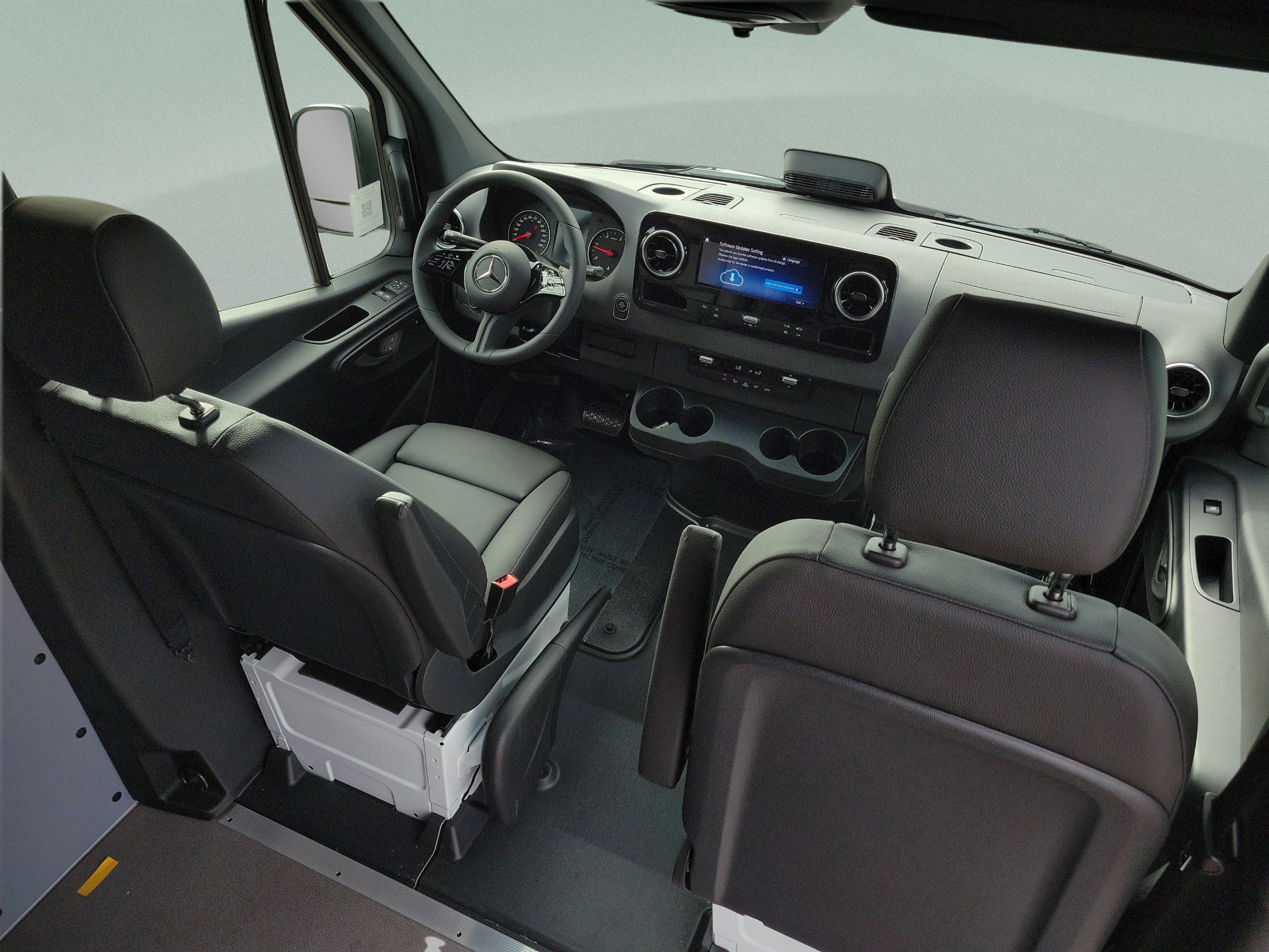 Used 2025 Mercedes-Benz Sprinter 2500 image 9