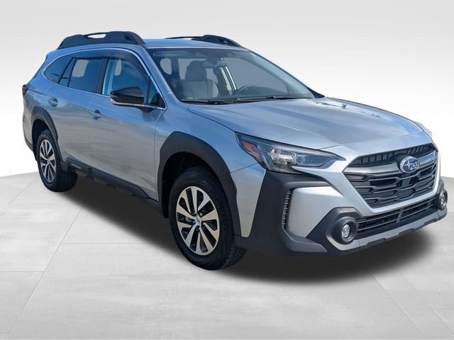 Used 2025 Subaru Outback Premium image 3